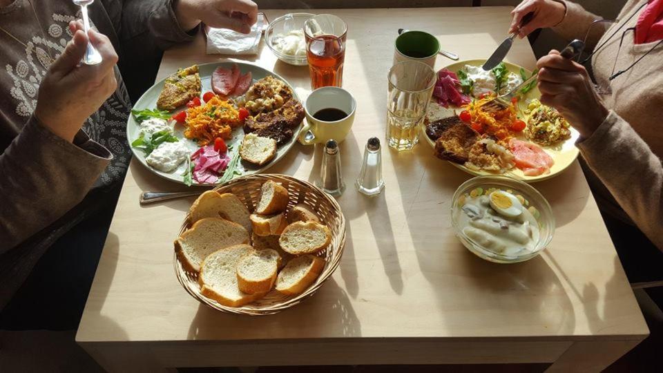 La Maison Rouge - Backpacker Hostel Сент-Этьен Экстерьер фото