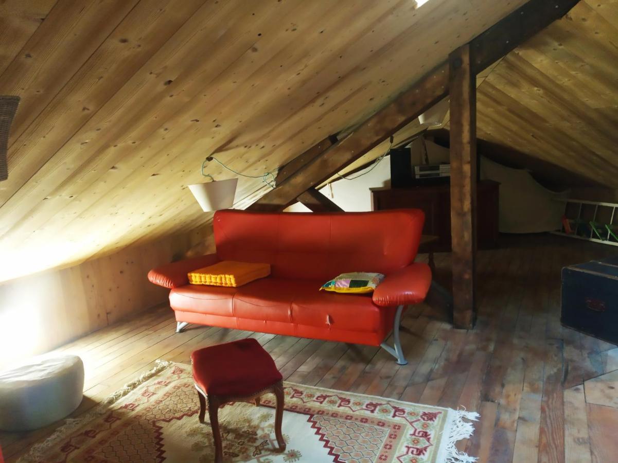 La Maison Rouge - Backpacker Hostel Сент-Этьен Экстерьер фото