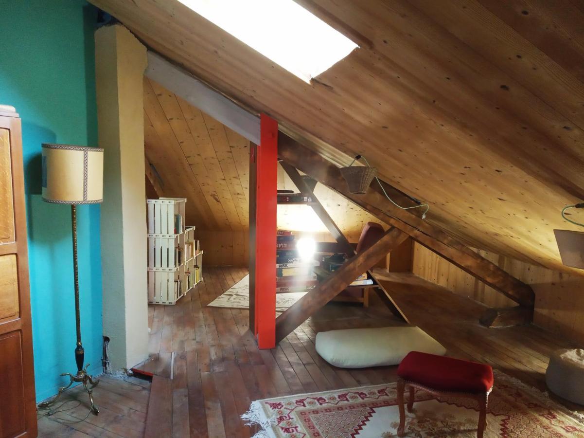 La Maison Rouge - Backpacker Hostel Сент-Этьен Экстерьер фото