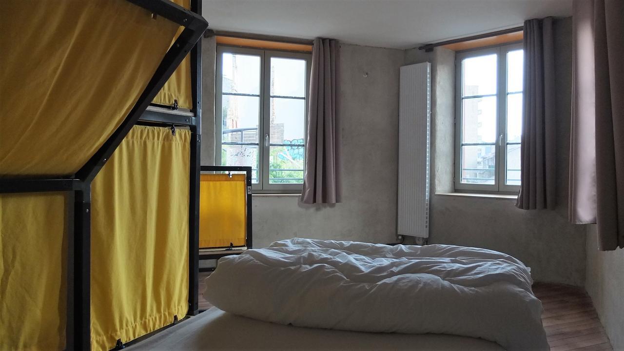 La Maison Rouge - Backpacker Hostel Сент-Этьен Экстерьер фото