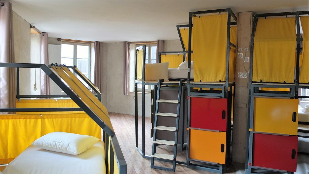 La Maison Rouge - Backpacker Hostel Сент-Этьен Экстерьер фото